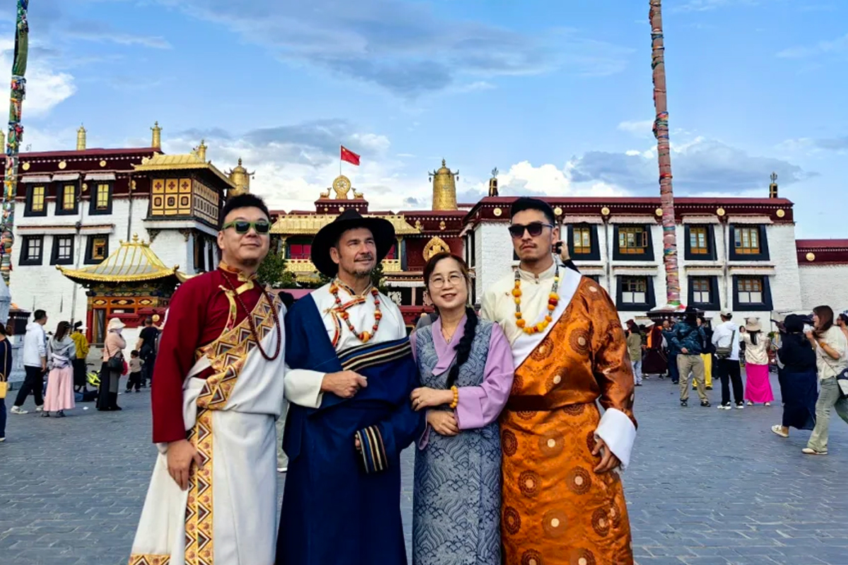 外国人大昭寺照片