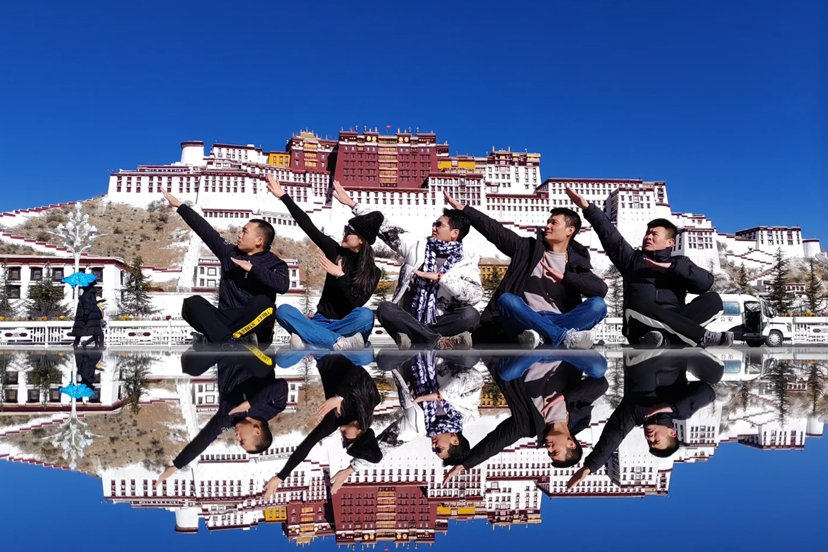 台湾人在布达拉宫广场